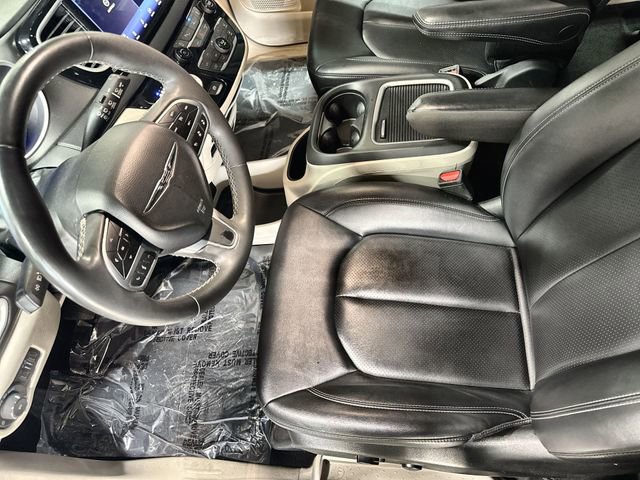 Used 2024 Chrysler Pacifica Touring-L FWD image 19