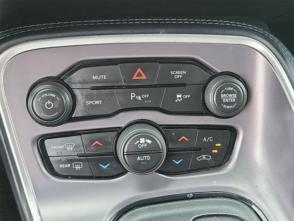 Used 2021 Dodge Challenger SXT w/ Driver Convenience Group RWD image 25