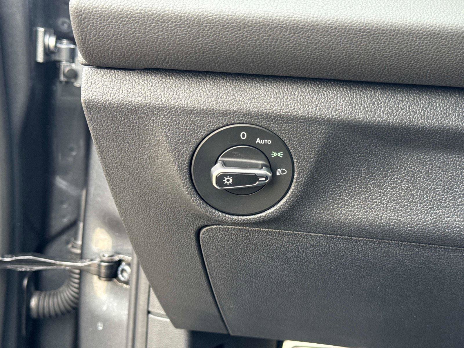 Used 2025 Volkswagen Jetta Sport image 29