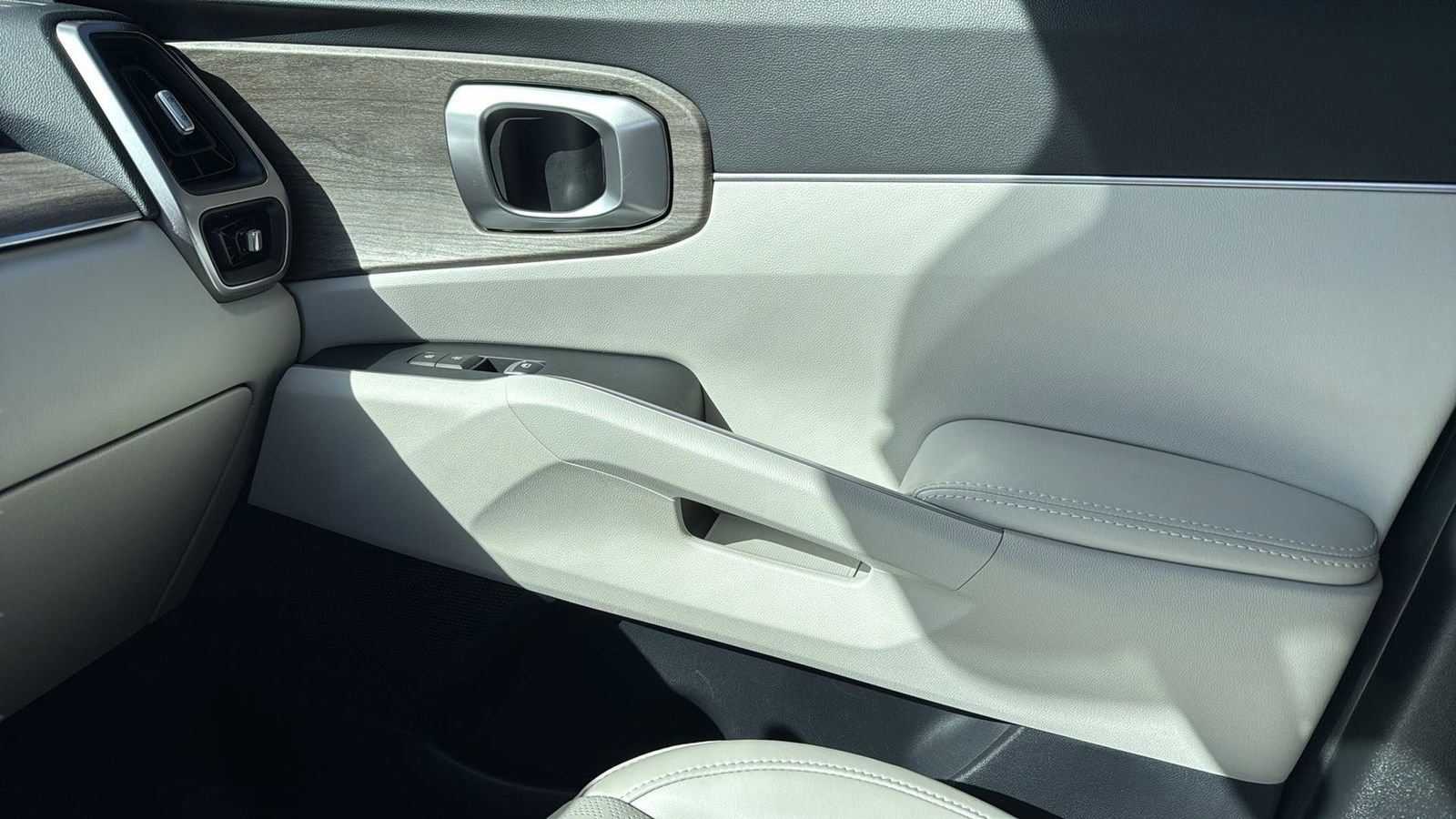 Used 2023 Kia Sorento EX w/ Panoramic Sunroof Package image 24