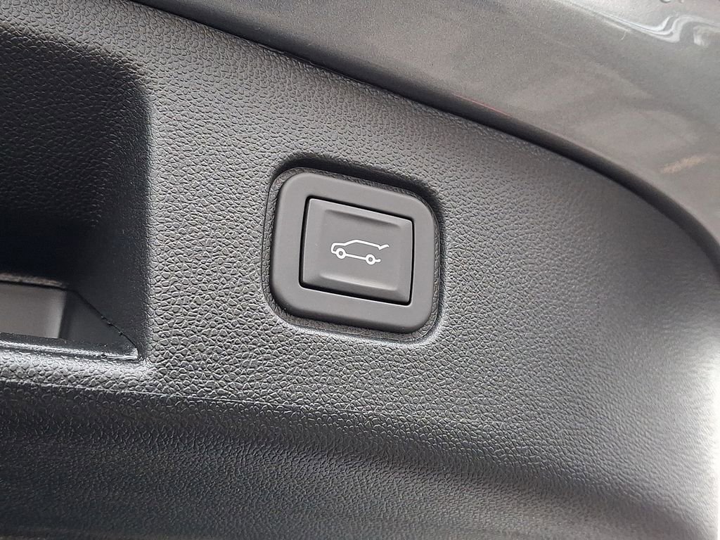 Used 2025 Chevrolet Blazer EV LT AWD/4WD image 29