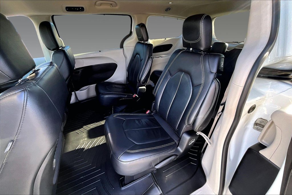 Used 2022 Chrysler Pacifica Touring-L FWD image 15