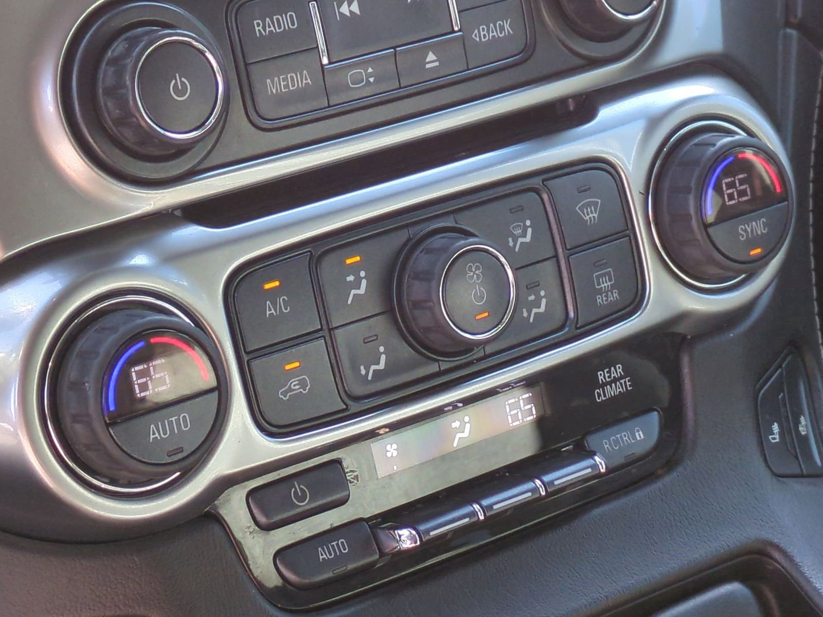 Used 2018 Chevrolet Suburban LT w/ Luxury Package image 20