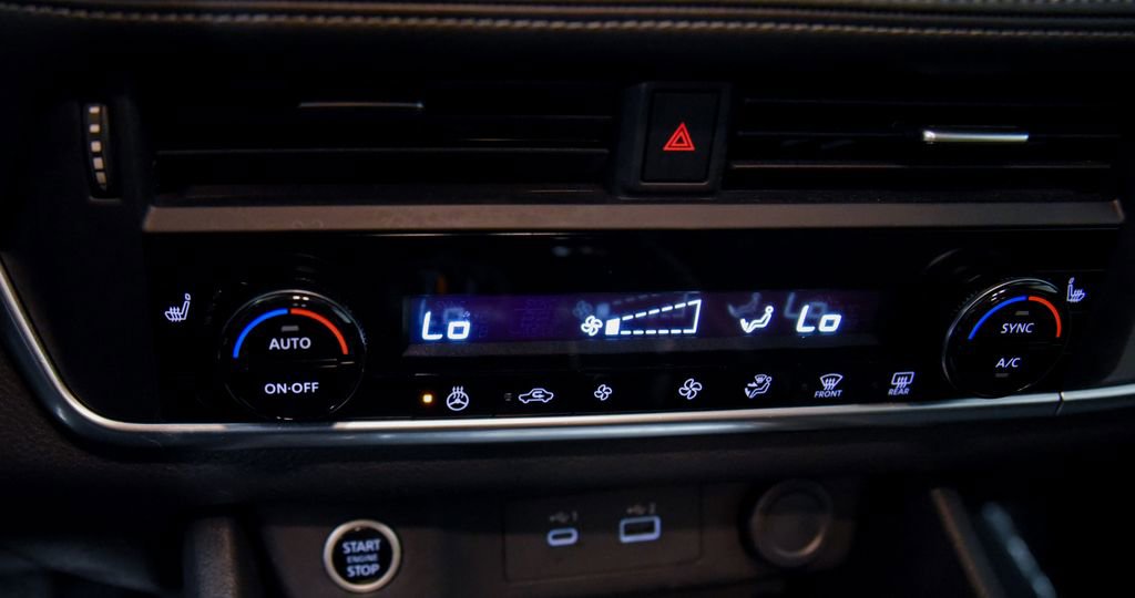 Used 2022 Nissan Rogue S image 19