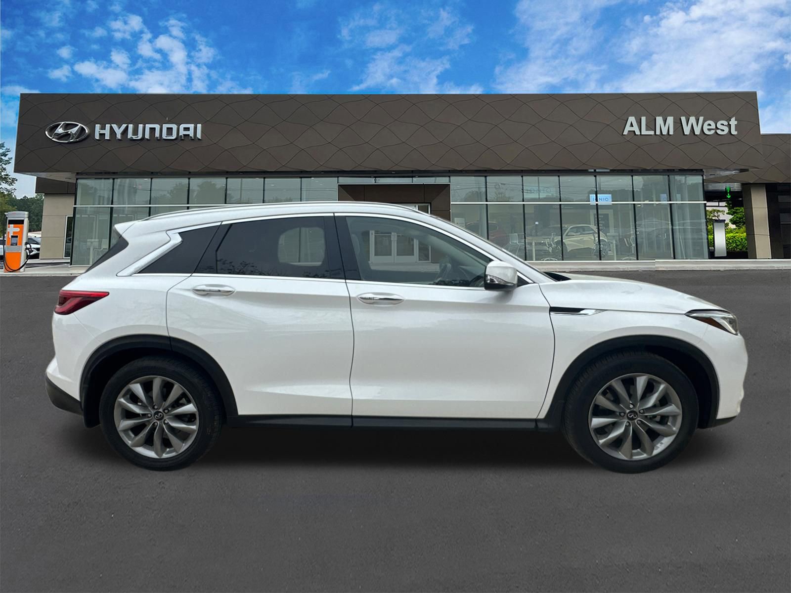 Used 2021 INFINITI QX50 Luxe w/ Cargo Package FWD image 4