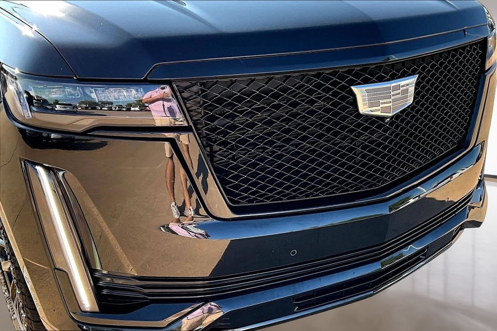 Used 2022 Cadillac Escalade Sport w/ Touring Package AWD/4WD image 31