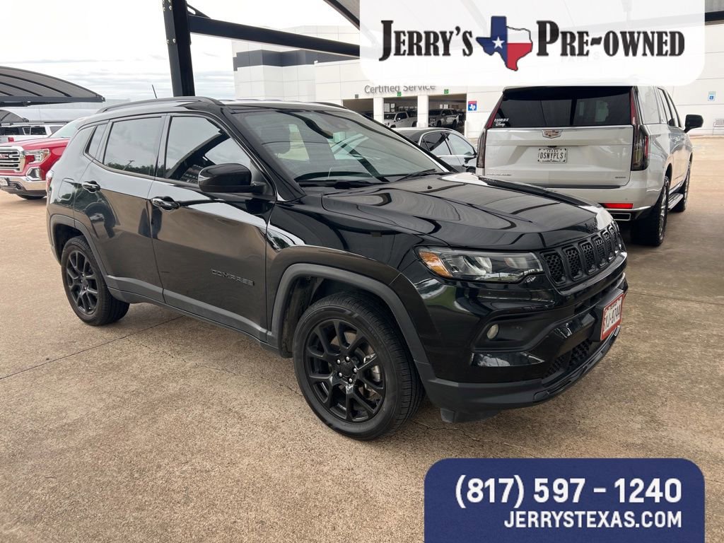 Used 2023 Jeep Compass Latitude w/ Convenience Group AWD/4WD image 2