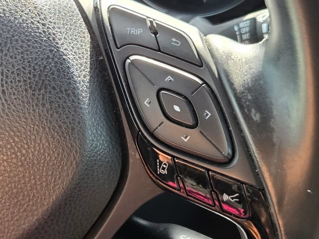 Used 2019 Toyota C-HR XLE FWD image 18