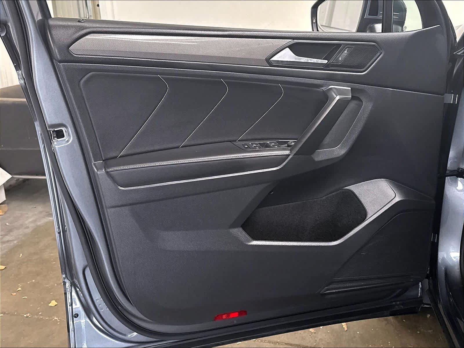 Used 2023 Volkswagen Tiguan SE FWD image 23