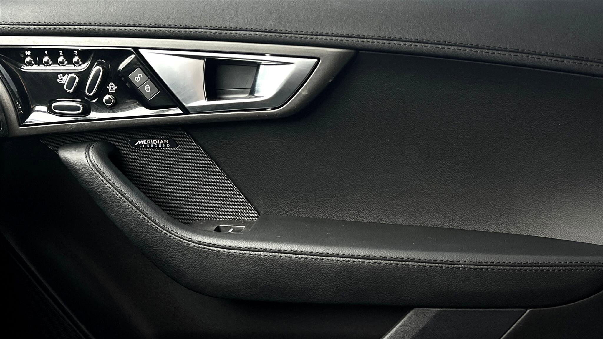 Used 2016 Jaguar F-TYPE S image 20