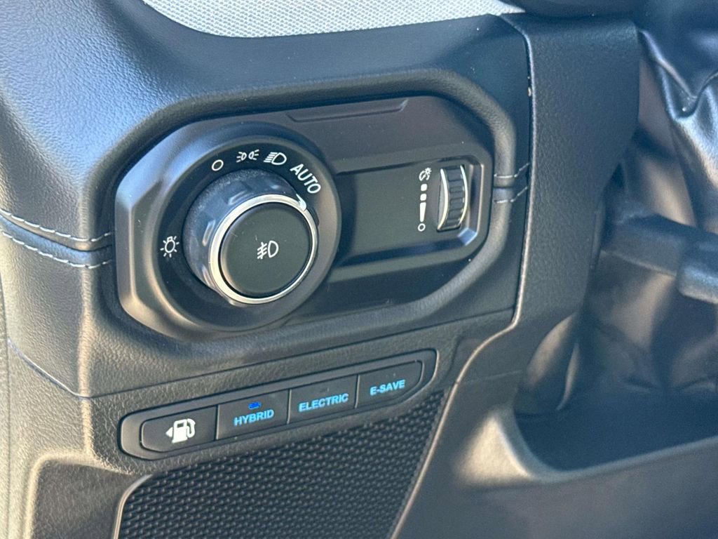 Used 2024 Jeep Wrangler Unlimited Sahara image 28