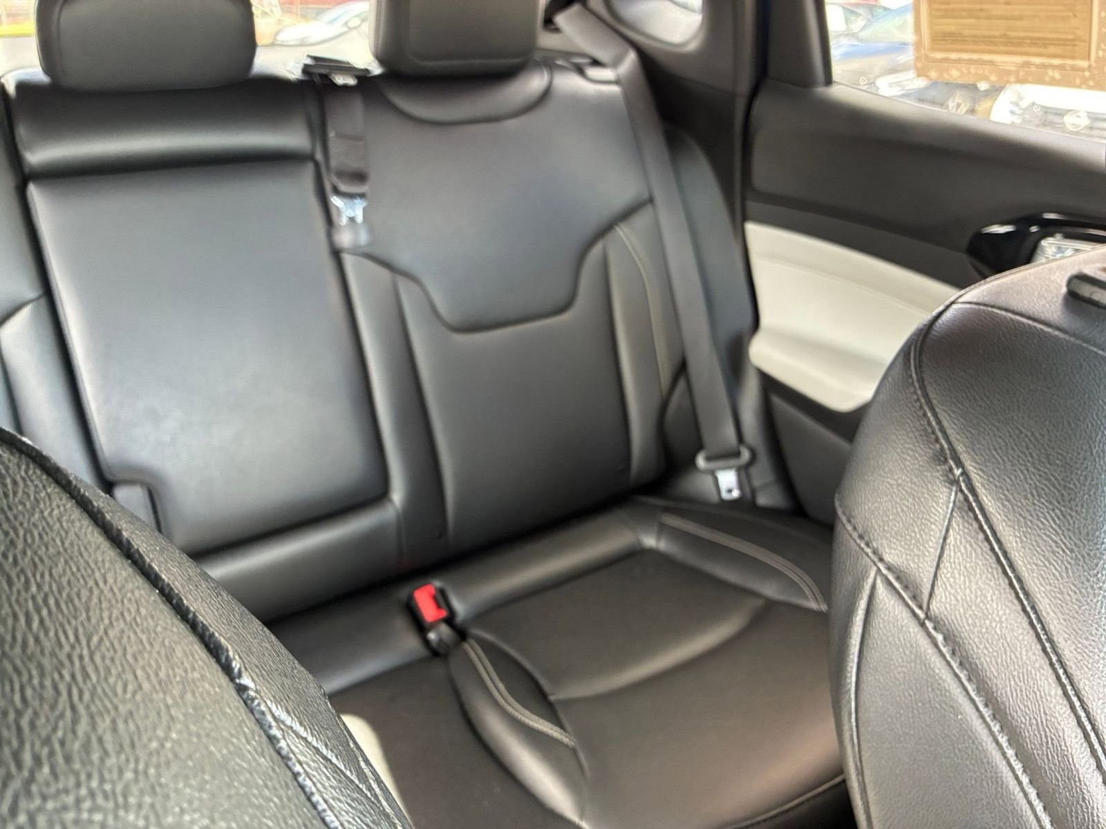 Used 2025 Jeep Compass Limited image 33