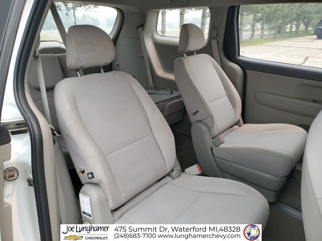 Used 2018 Kia Sedona L FWD image 24