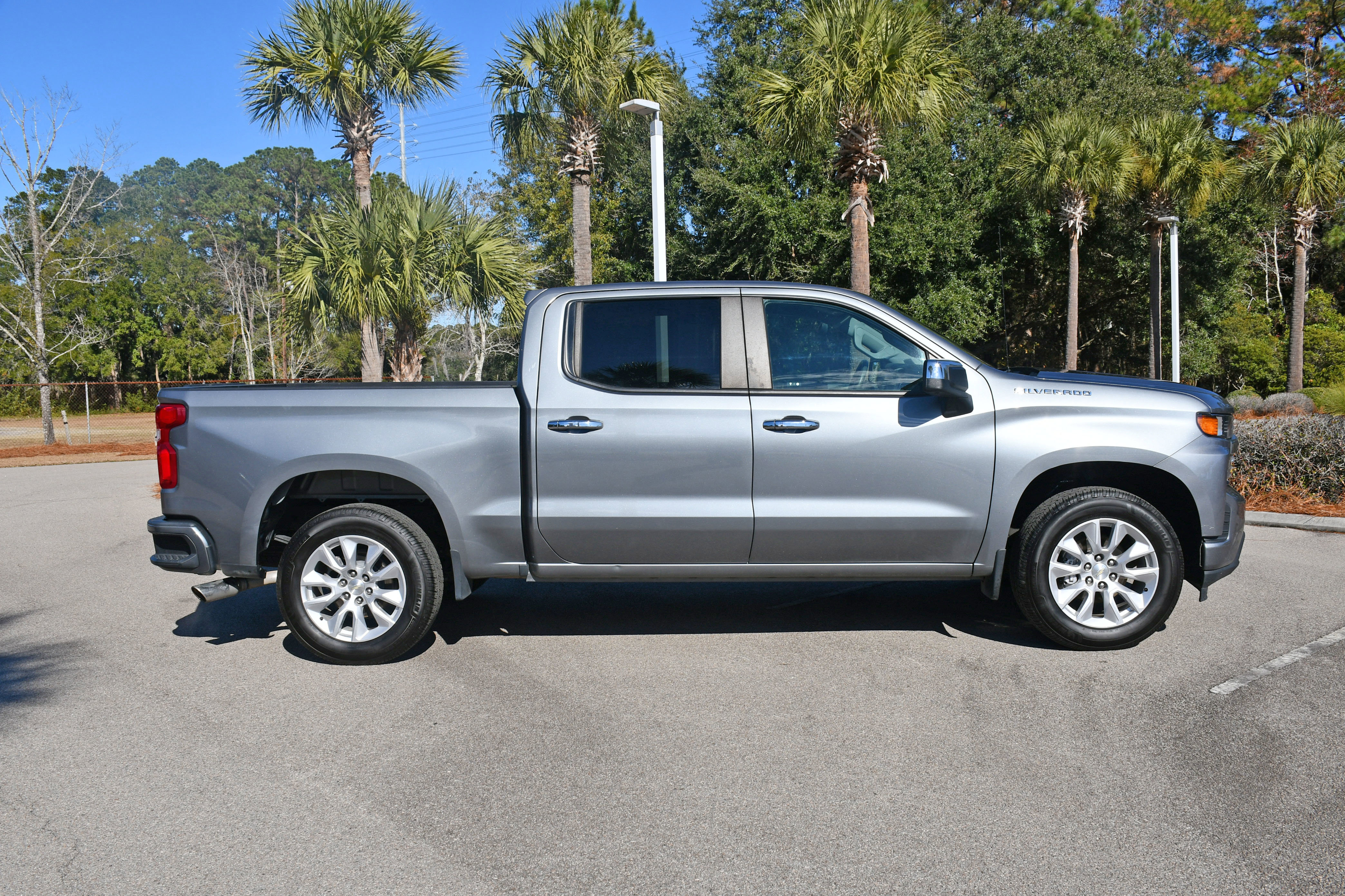 Used 2021 Chevrolet Silverado 1500 Custom image 2