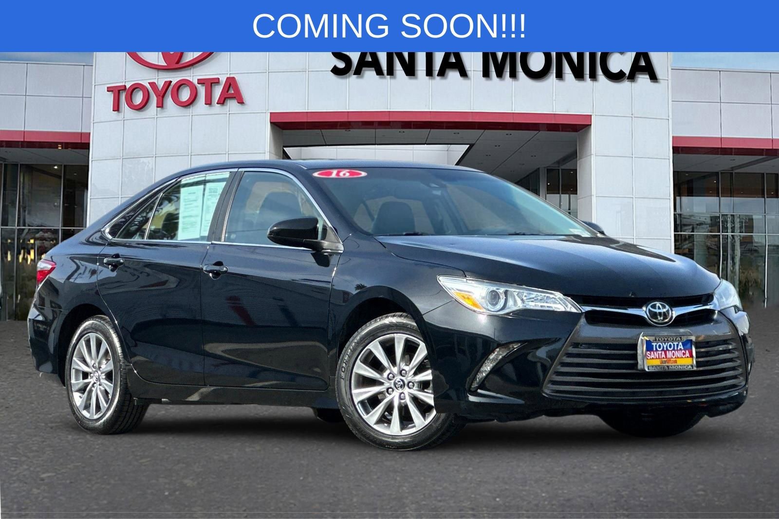 Used 2016 Toyota Camry XLE w/ Moonroof Package image 2