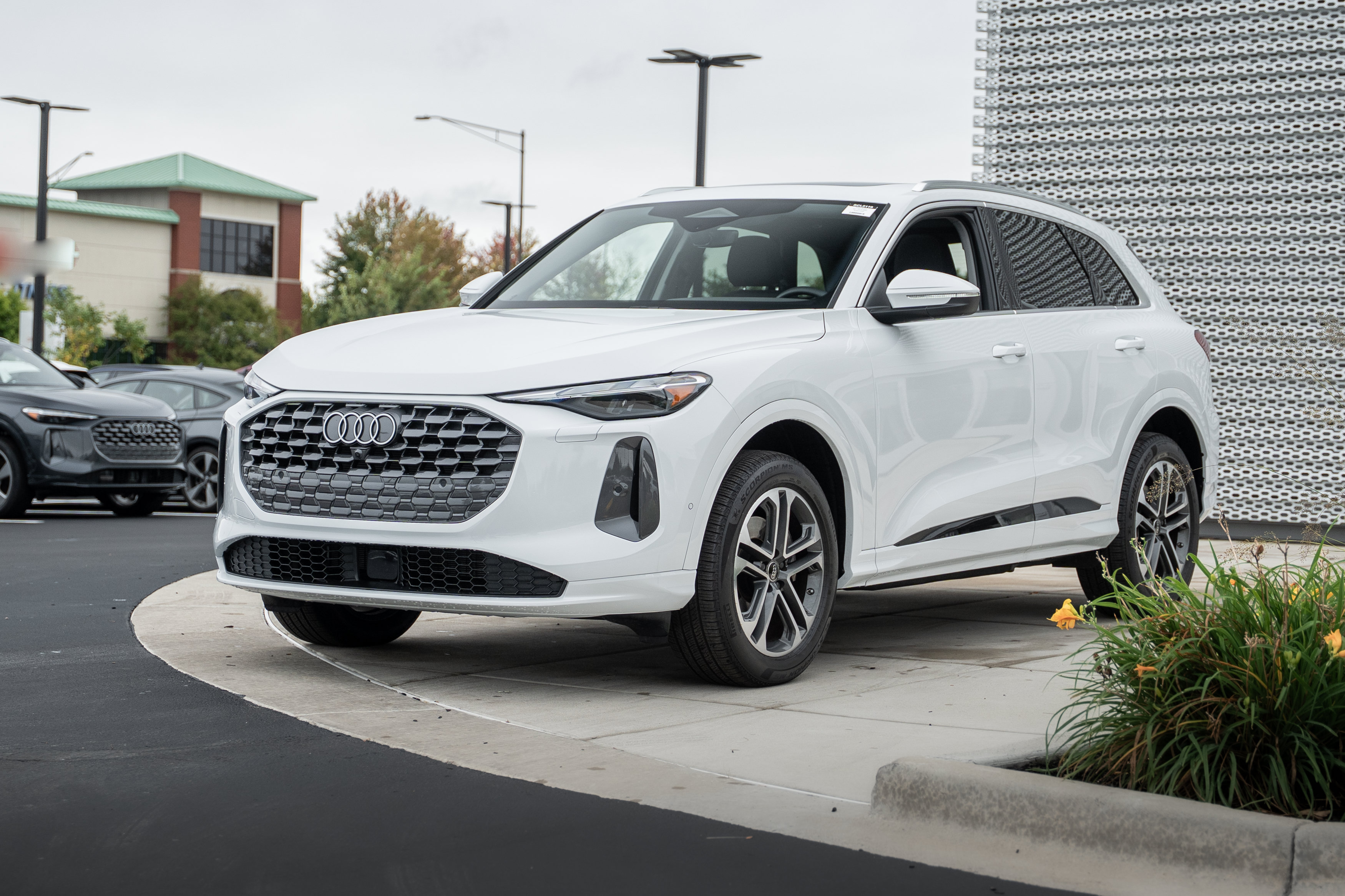 Certified 2025 Audi Q5 Premium w/ Convenience Package AWD/4WD image 5