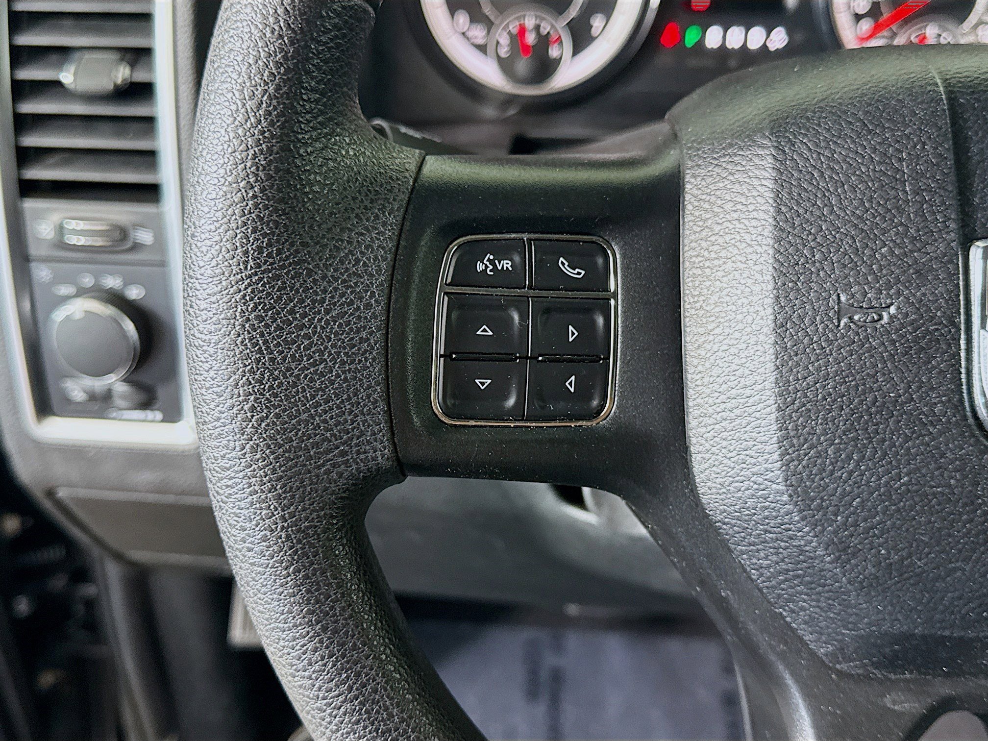 Used 2018 RAM 1500 Classic SLT RWD image 14