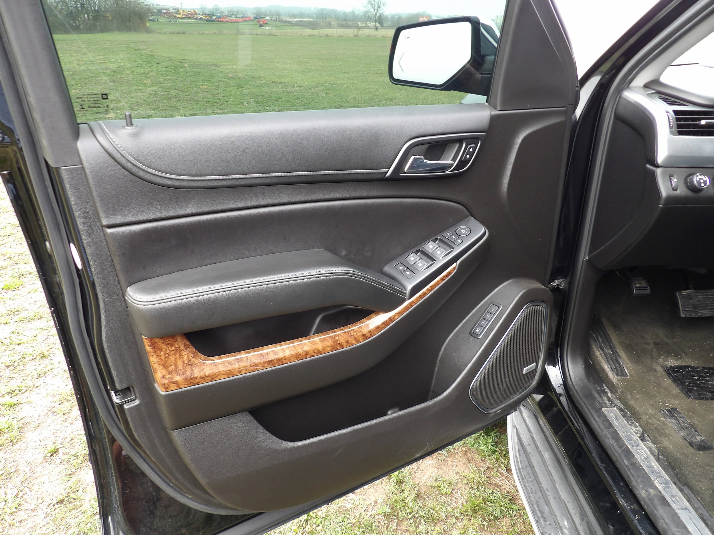 Used 2018 Chevrolet Suburban Premier image 11