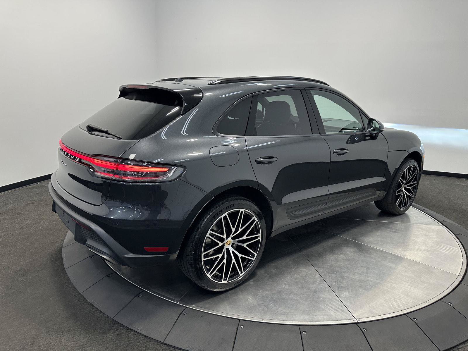 Used 2026 Porsche Macan AWD/4WD image 7