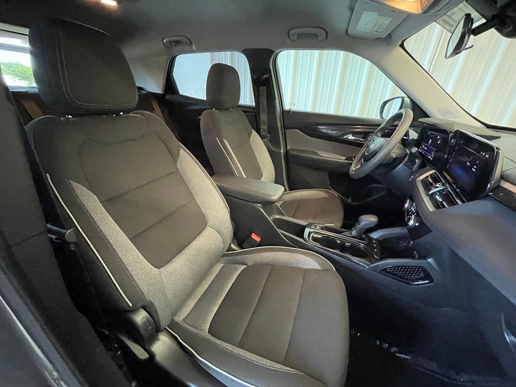 Used 2025 Chevrolet TrailBlazer LT FWD image 33