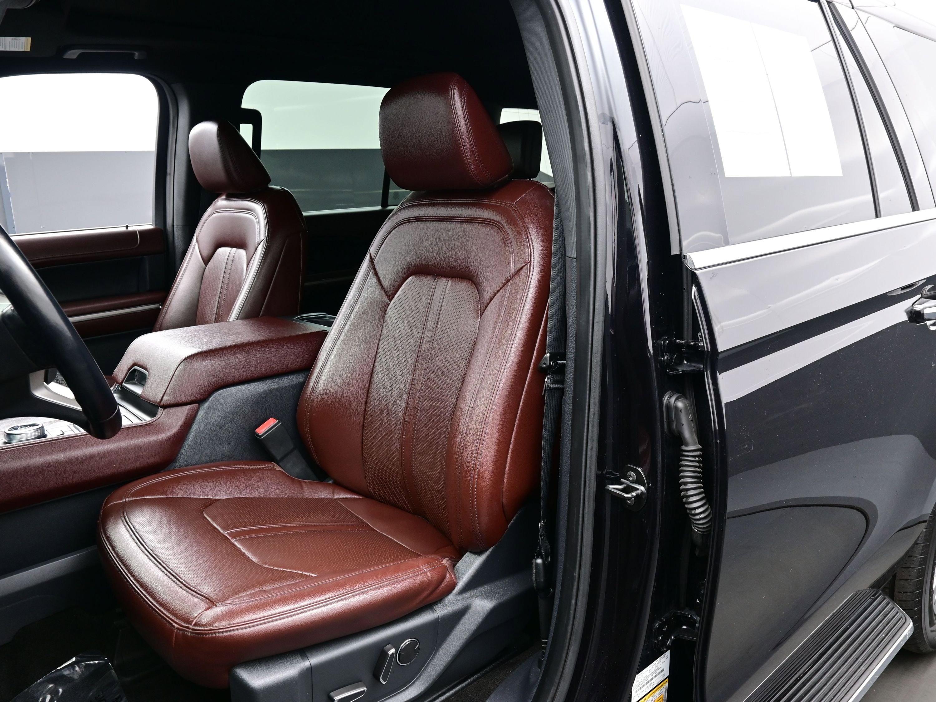 Used 2022 Ford Expedition Max Limited image 13