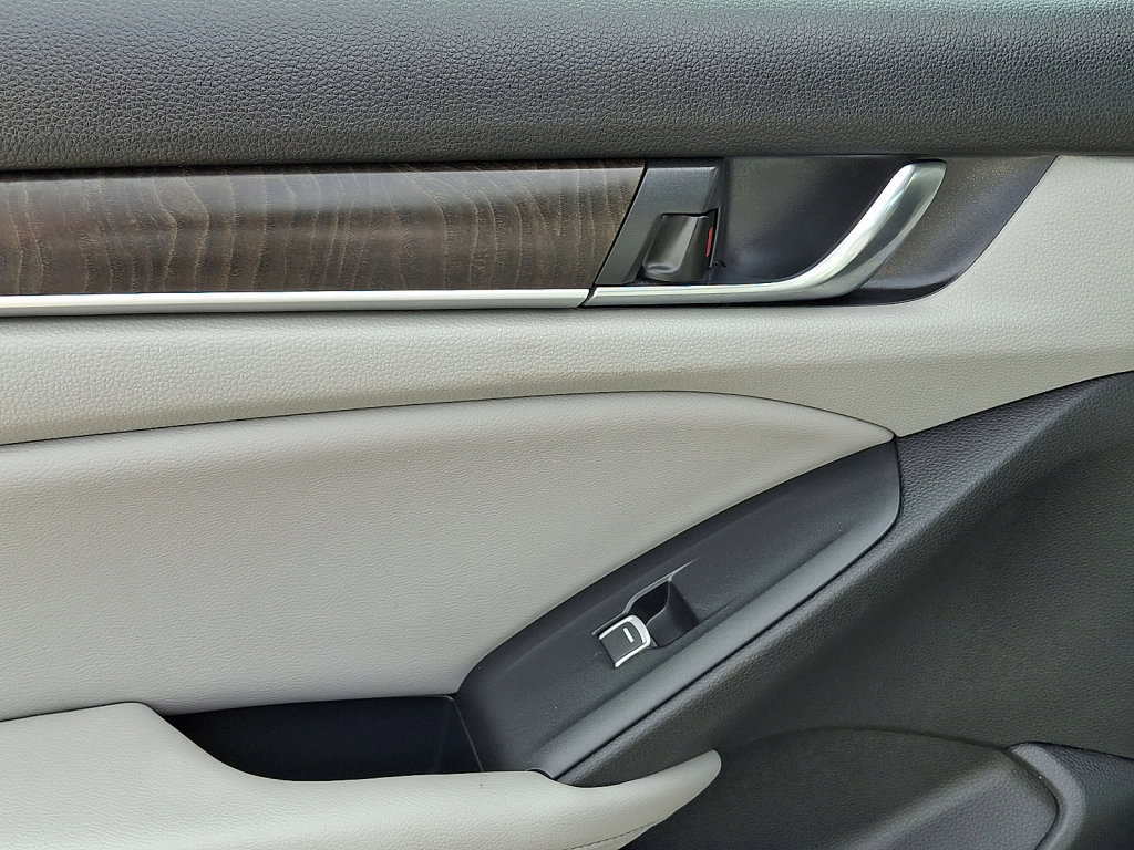 Used 2018 Honda Accord EX-L image 18