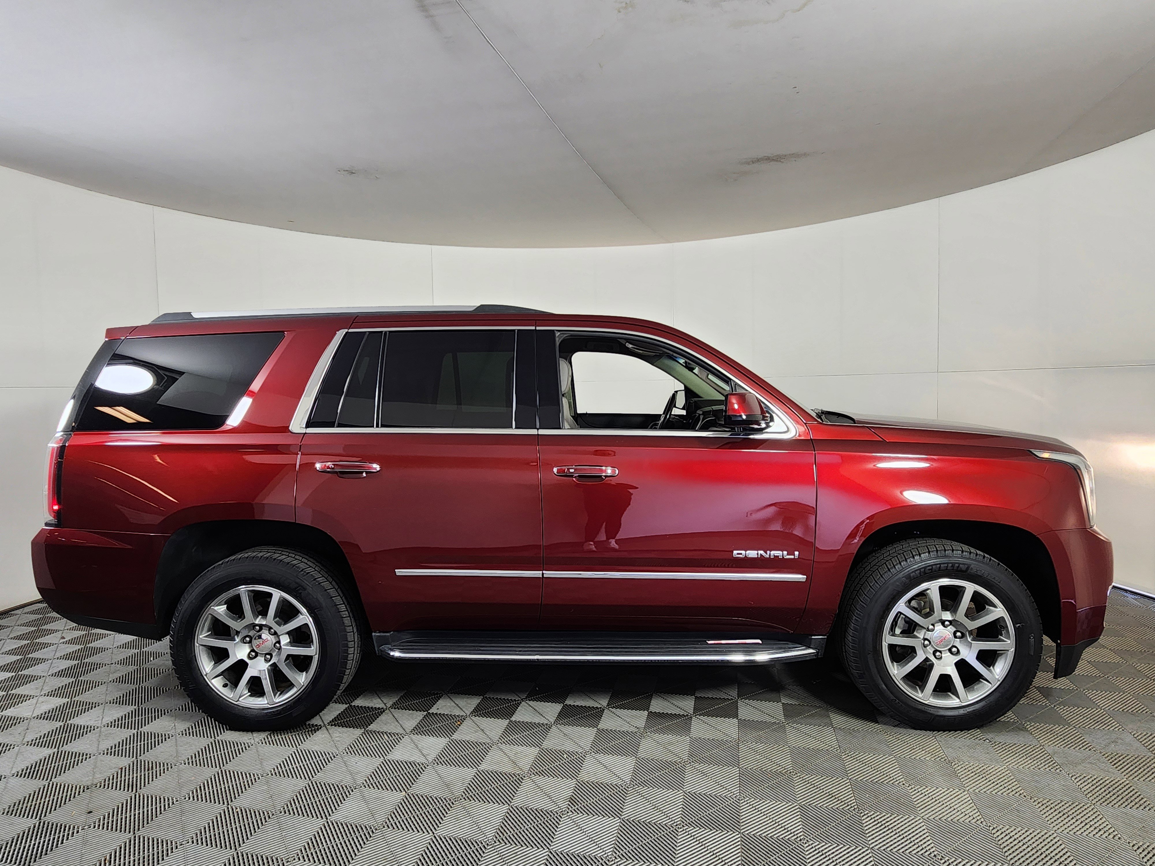 Used 2018 GMC Yukon Denali AWD/4WD image 8