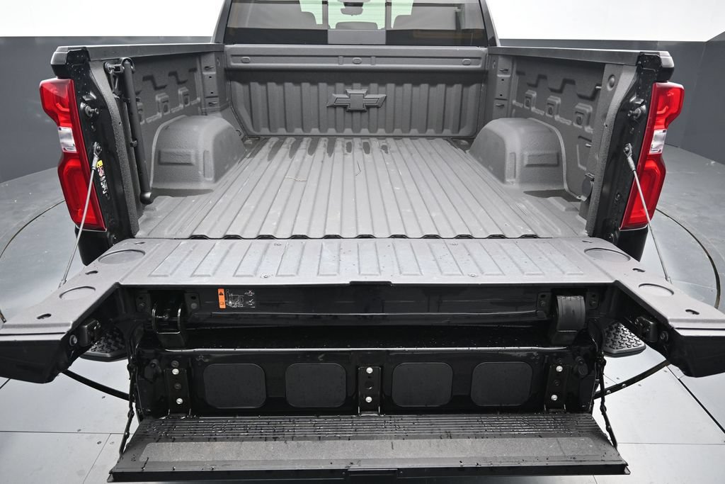 Used 2025 Chevrolet Silverado 1500 High Country AWD/4WD image 14