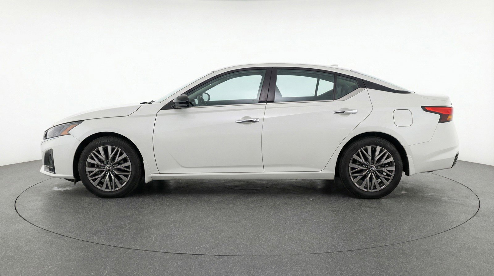 Used 2025 Nissan Altima 2.5 SV FWD image 5