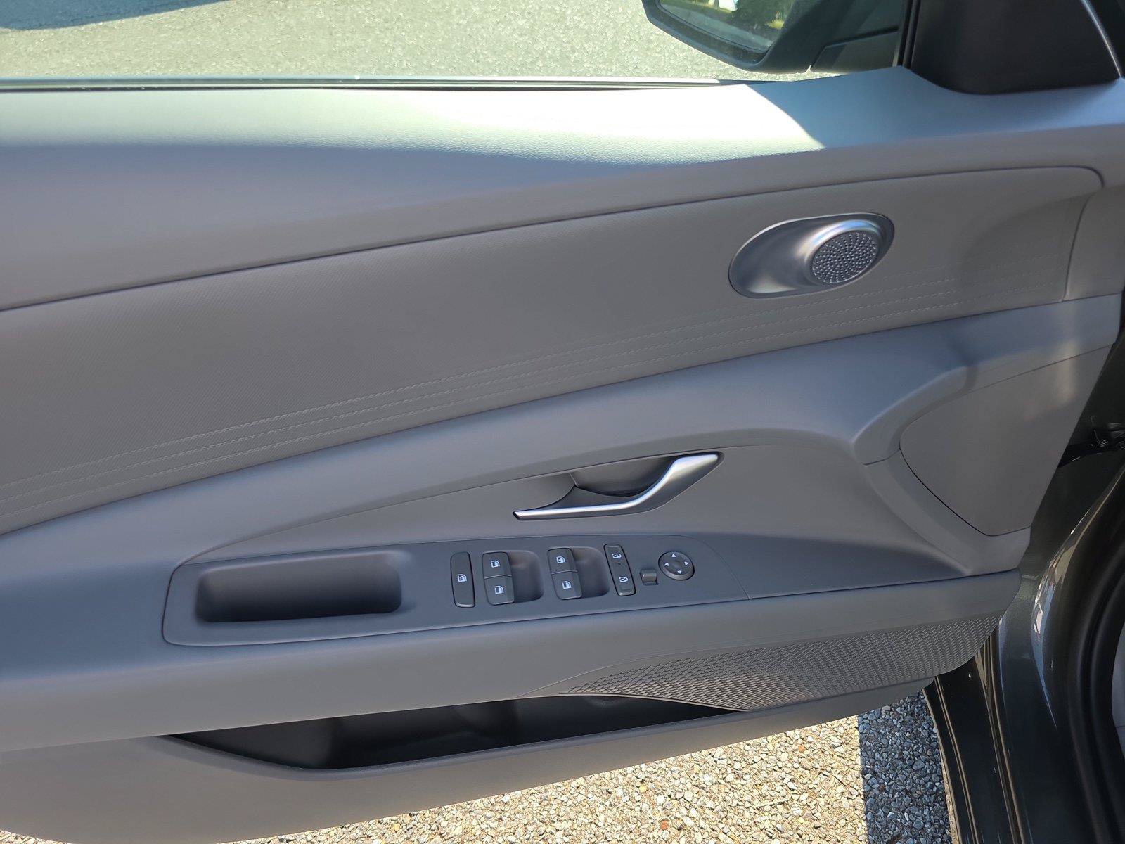 New 2026 Hyundai Elantra SE FWD image 11