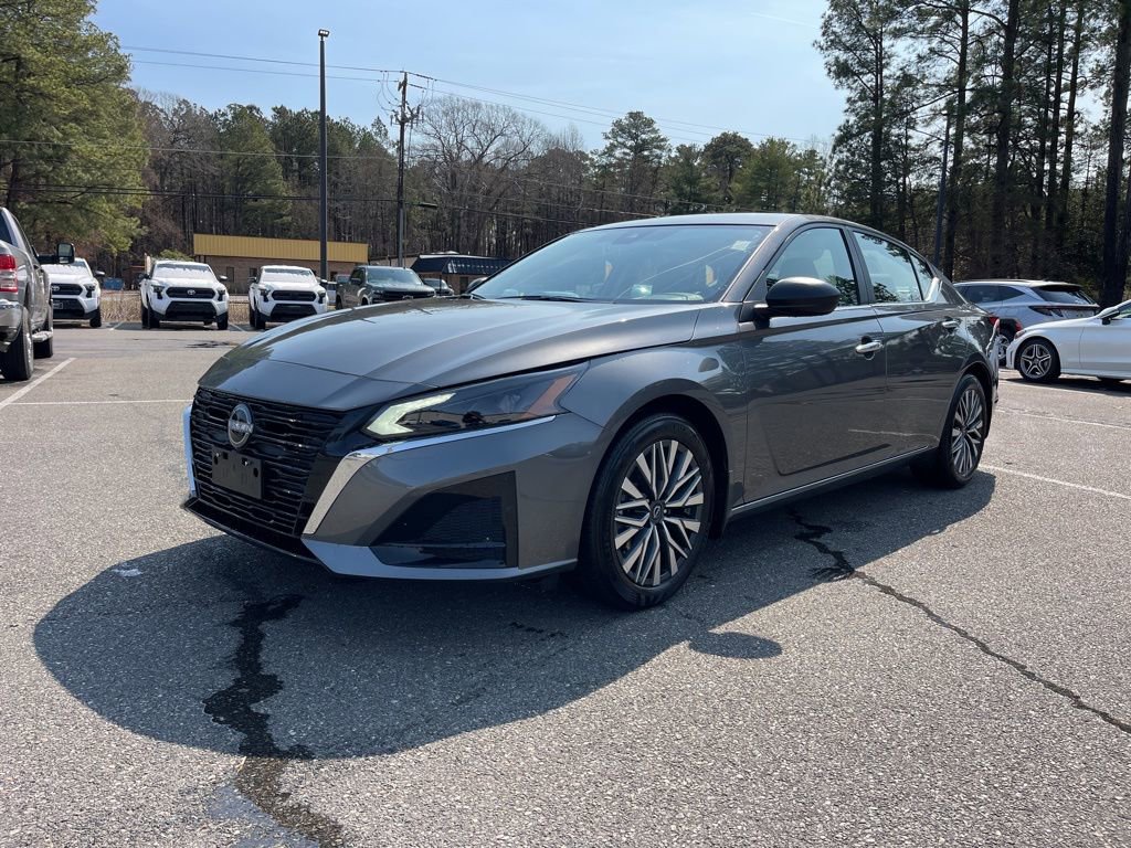 Certified 2025 Nissan Altima 2.5 SV image 2