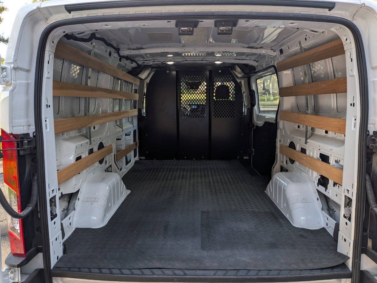 Used 2024 Ford Transit 250 Low Roof w/ Exterior Upgrade Package image 28