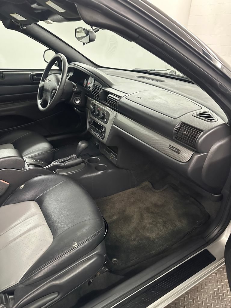 Used 2005 Chrysler Sebring GTC FWD image 26