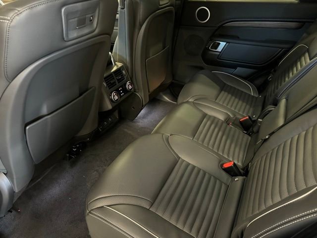 New 2024 Land Rover Discovery Dynamic SE image 24