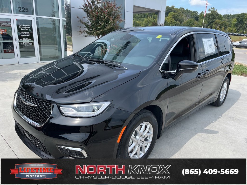 New 2026 Chrysler Pacifica Select