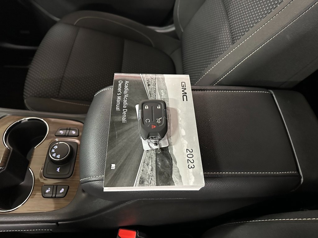 Used 2023 GMC Acadia SLE w/ Driver Convenience Package image 44