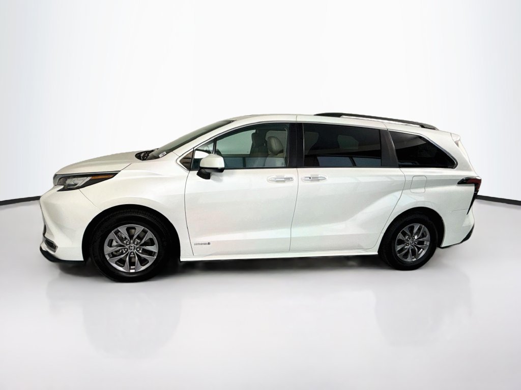 Used 2021 Toyota Sienna XLE FWD image 8