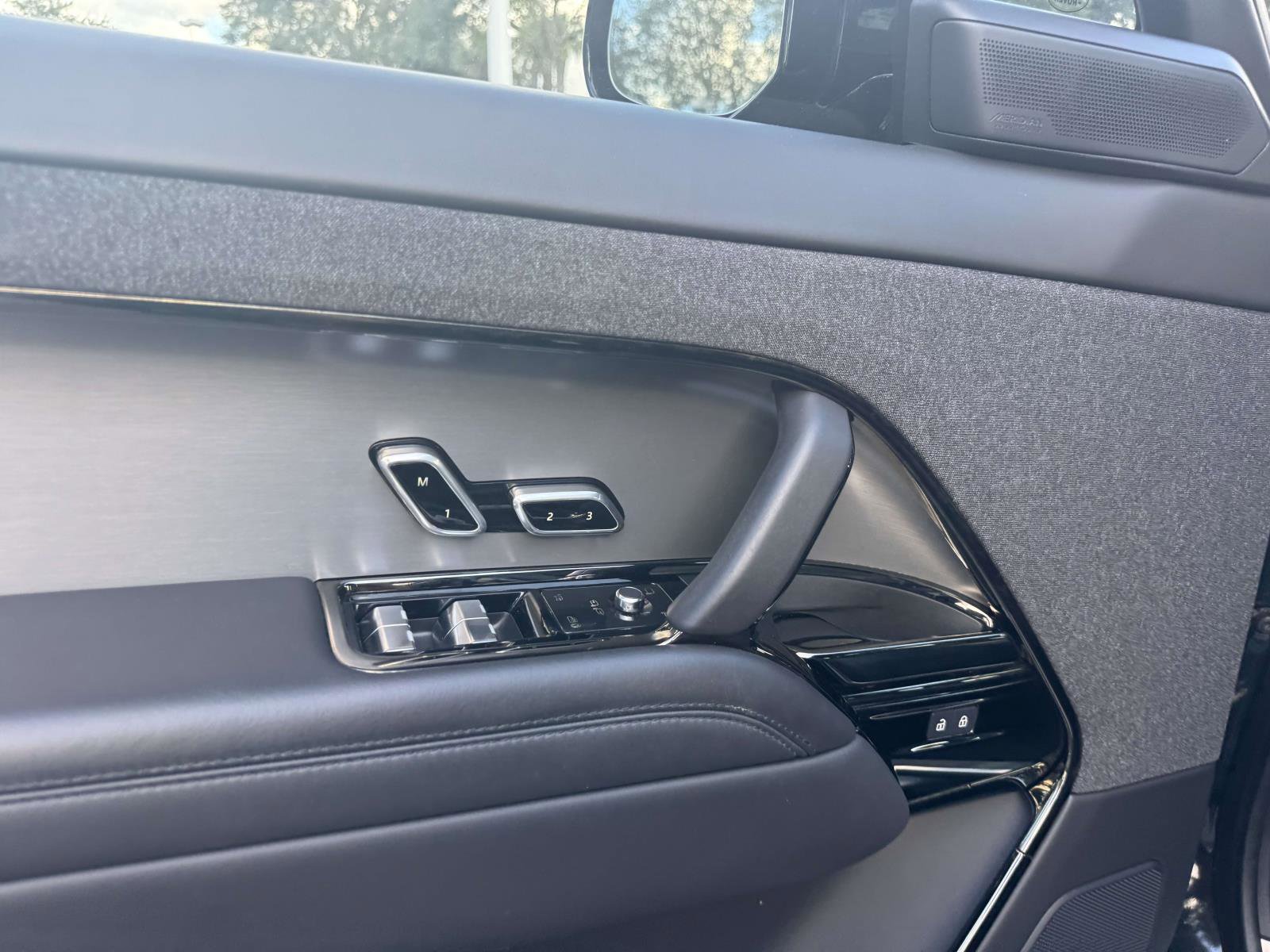 Used 2024 Land Rover Range Rover Sport Dynamic SE image 18