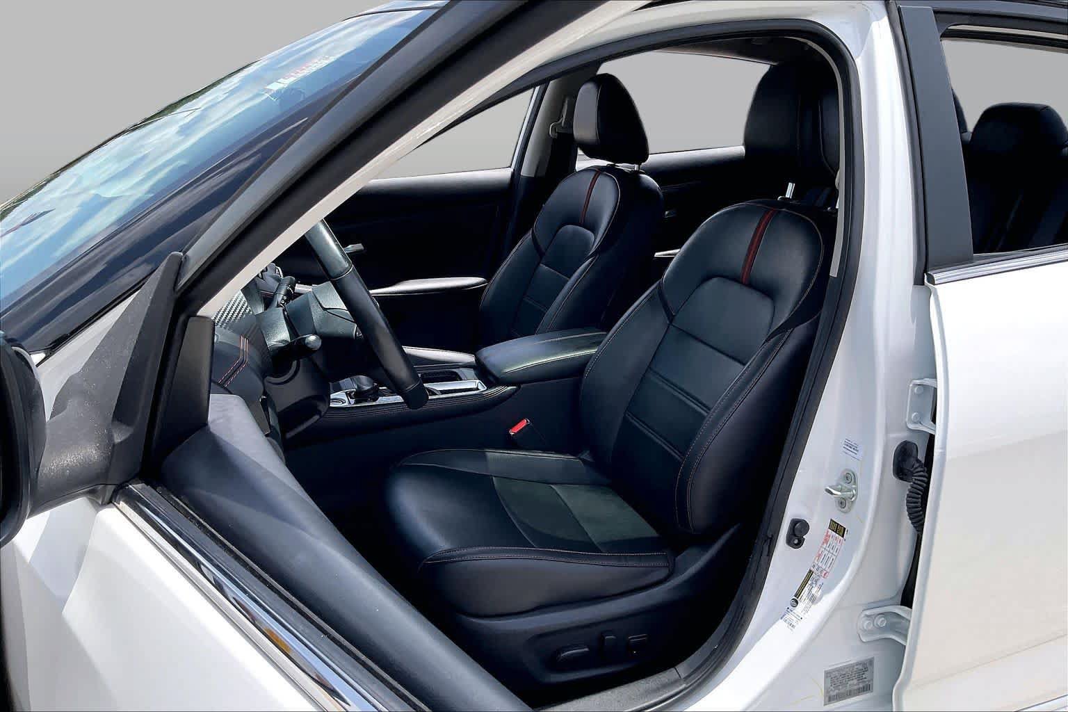 Used 2025 Nissan Sentra SR w/ SR Premium Package FWD image 8