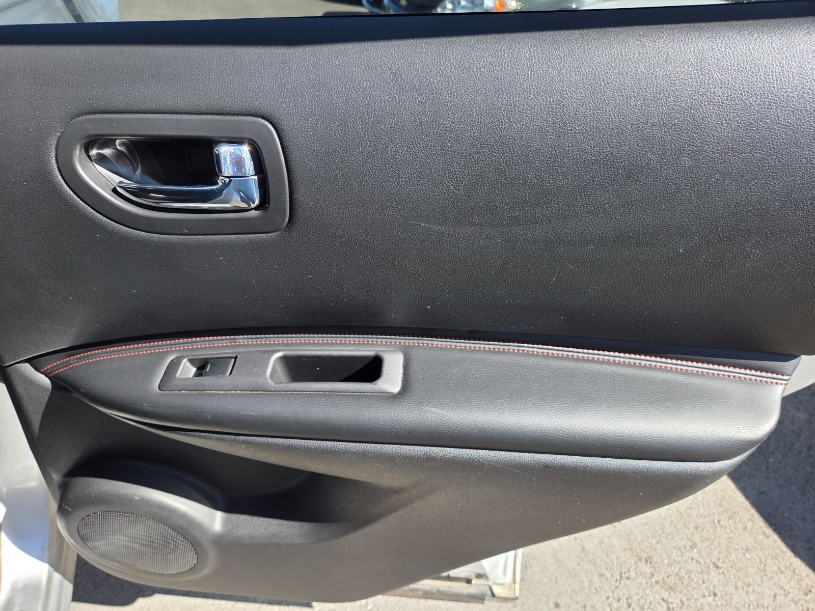 Used 2011 Nissan Rogue SV w/ SL Pkg image 12