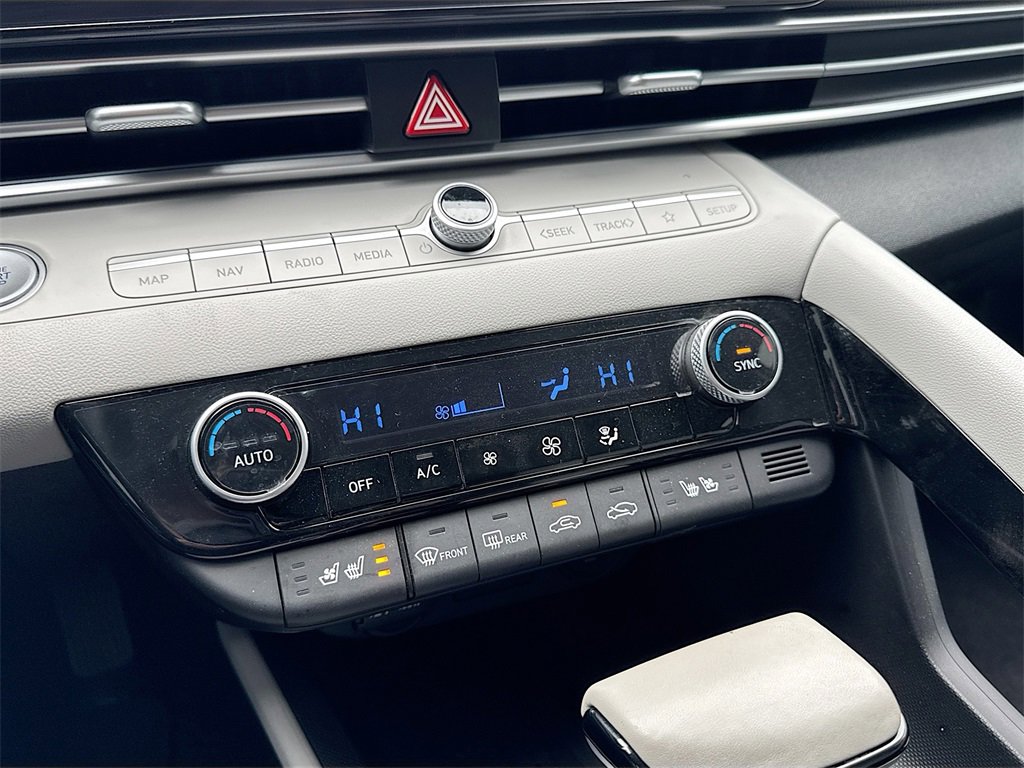 Used 2023 Hyundai Elantra Limited image 16