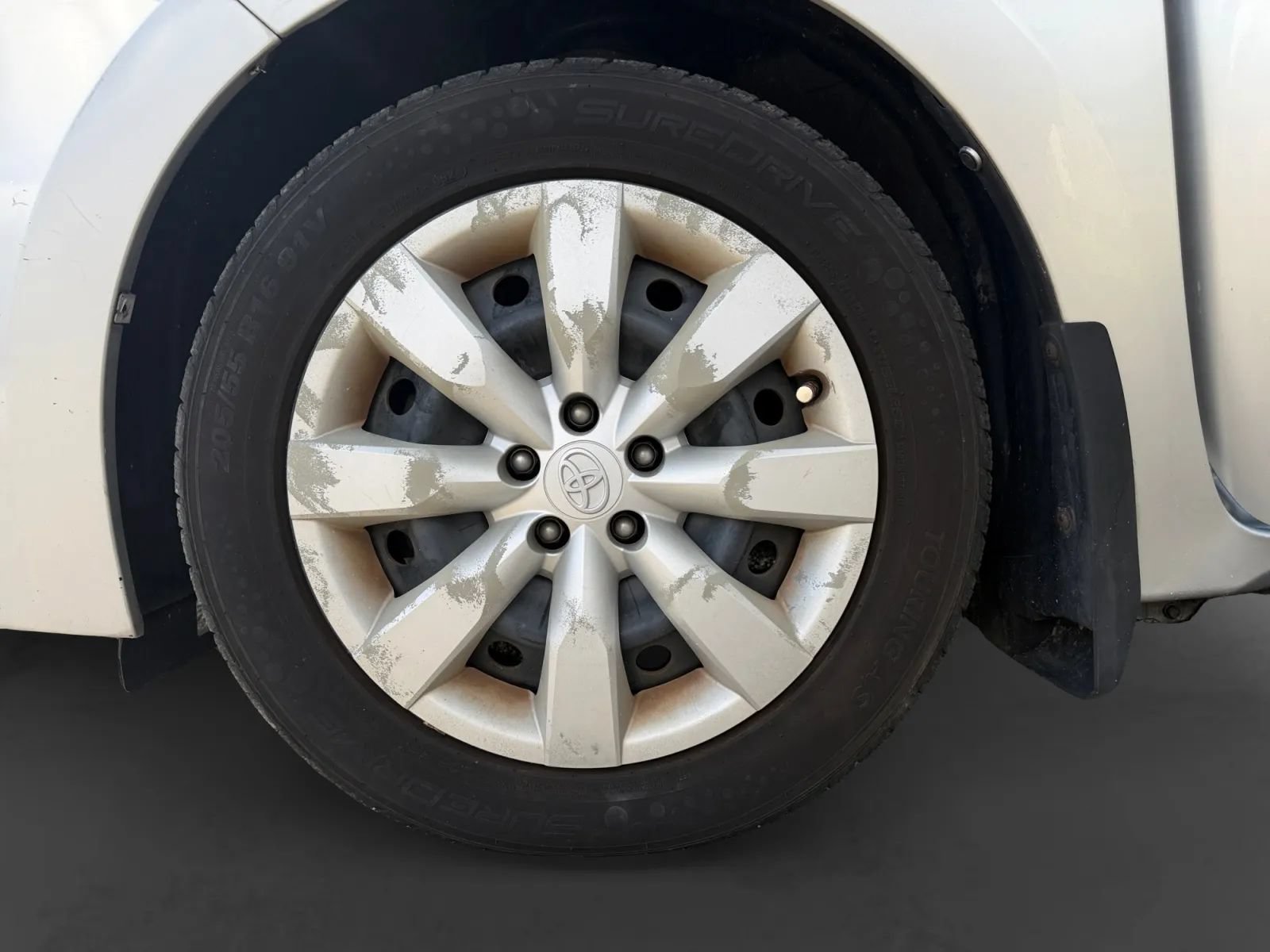 Used 2014 Toyota Corolla LE FWD image 9