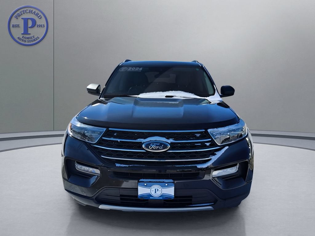 Used 2024 Ford Explorer XLT w/ Equipment Group 202A AWD/4WD image 2