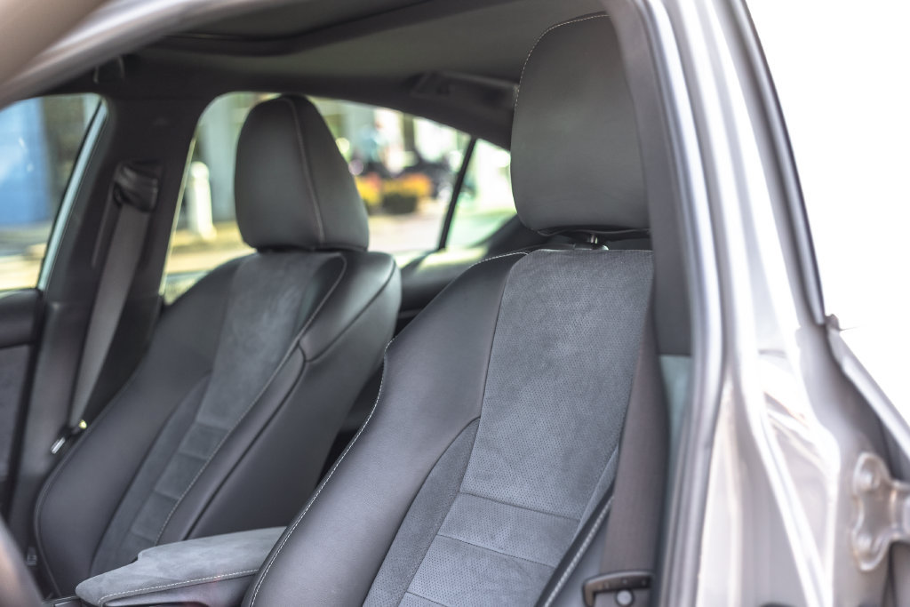 Used 2022 Lexus IS 500 RWD image 17