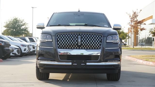 Used 2023 Lincoln Navigator Black Label image 2