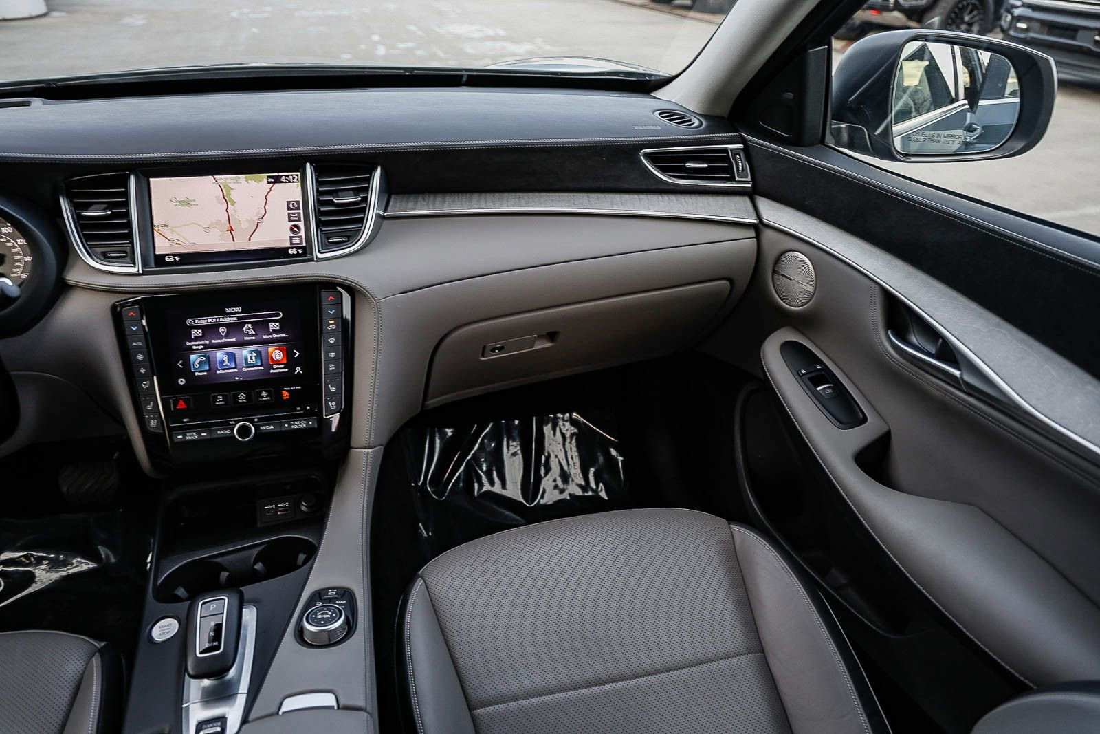 Used 2023 INFINITI QX50 Sensory image 15