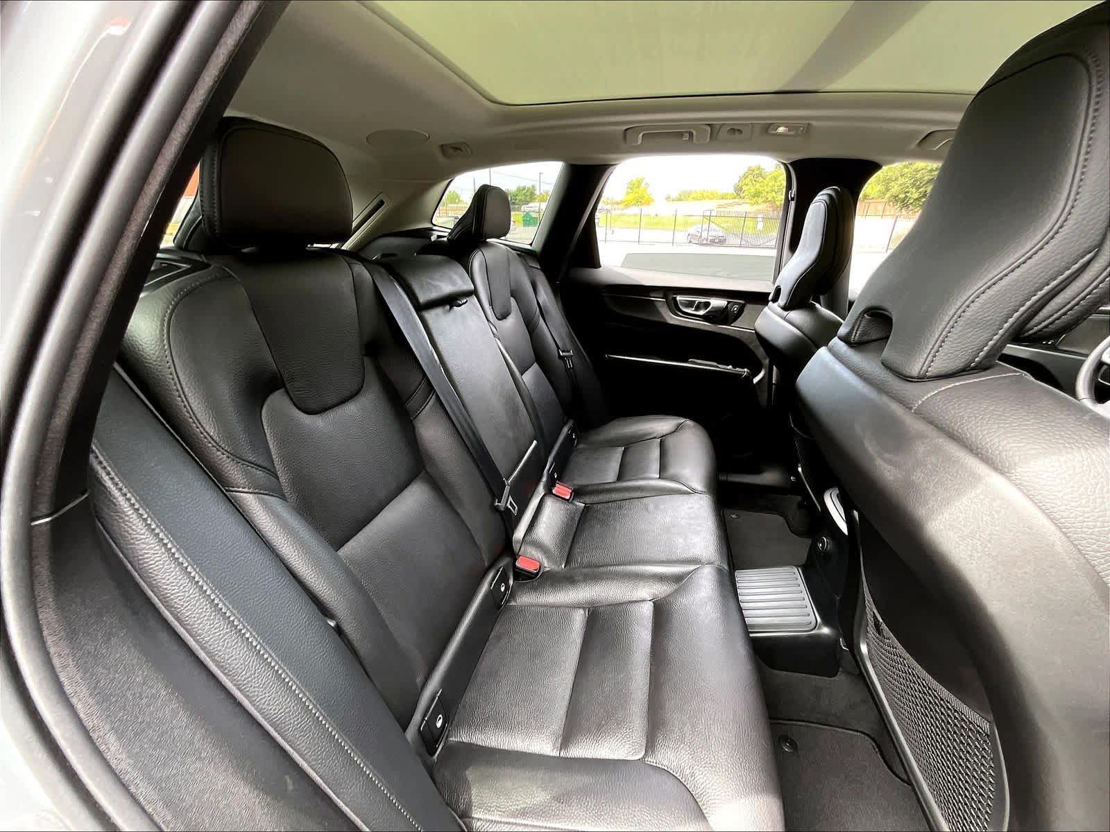 Used 2025 Volvo XC60 T8 Plus AWD/4WD image 30