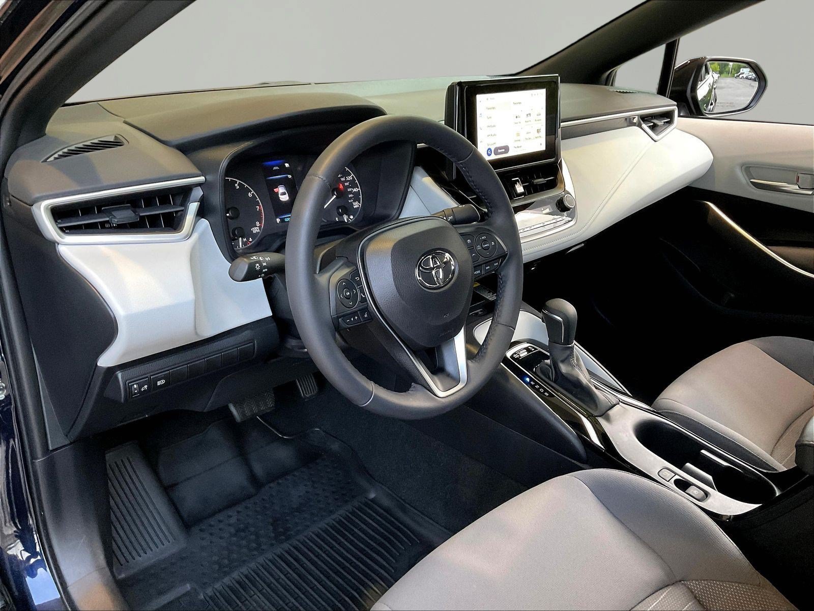 Used 2024 Toyota Corolla SE w/ SE Premium Package FWD image 17