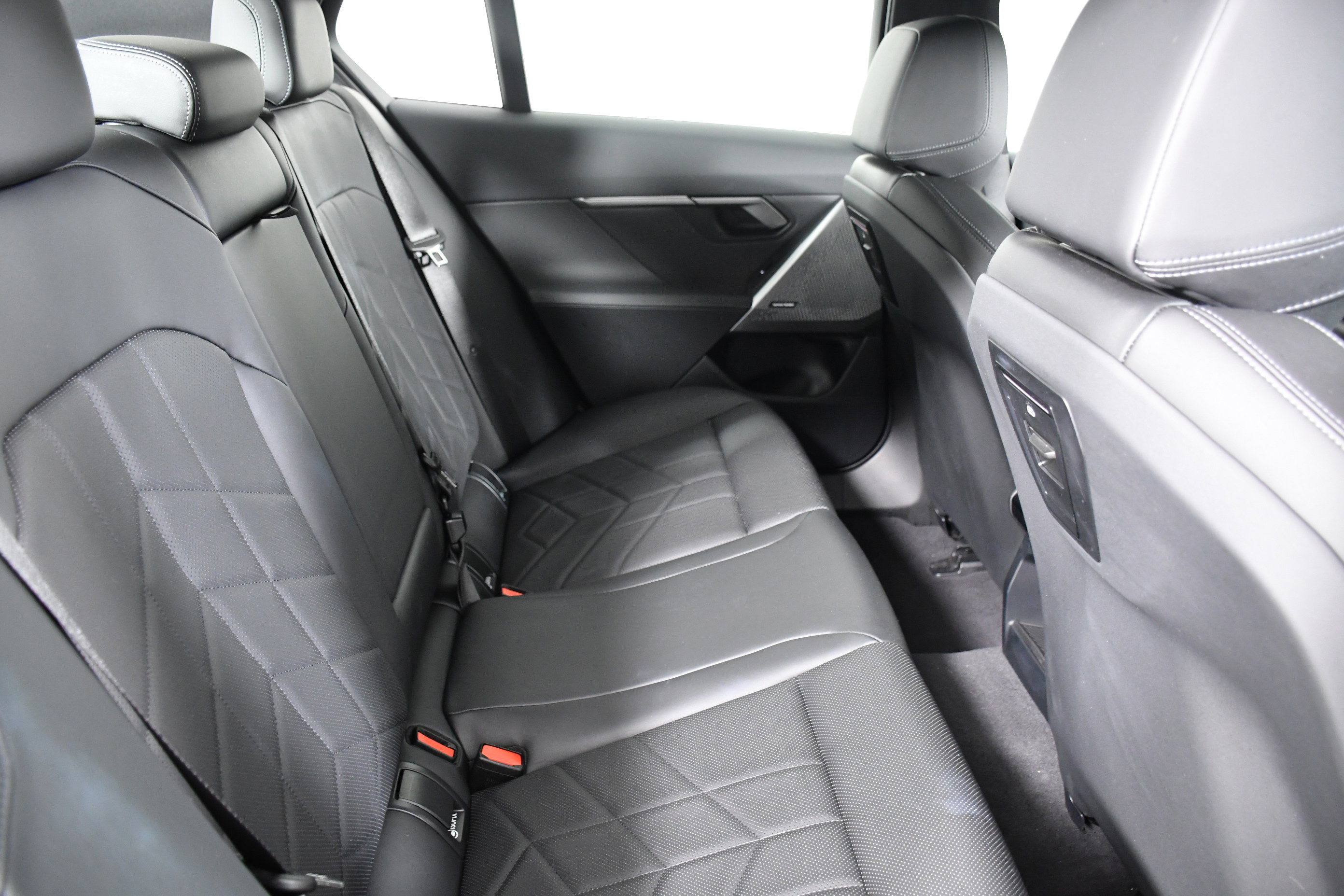 Used 2025 BMW 530i w/ Premium Package image 25