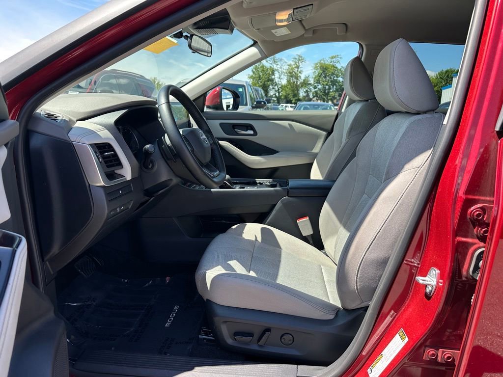 Used 2025 Nissan Rogue SV AWD/4WD image 21
